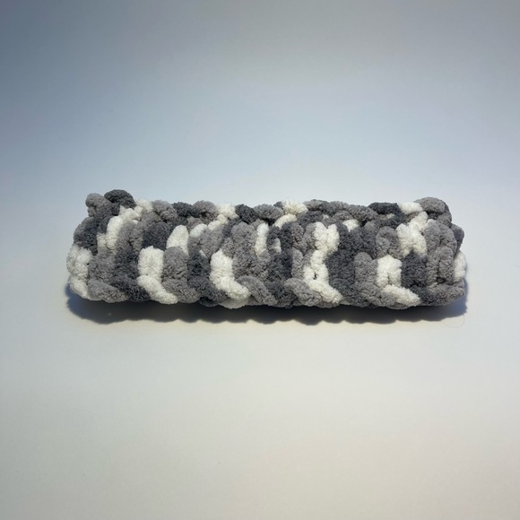 Handmade Women’s/Junior’s Winter Headband/Ear Wrap - Gray & White - Picture 3 of 9